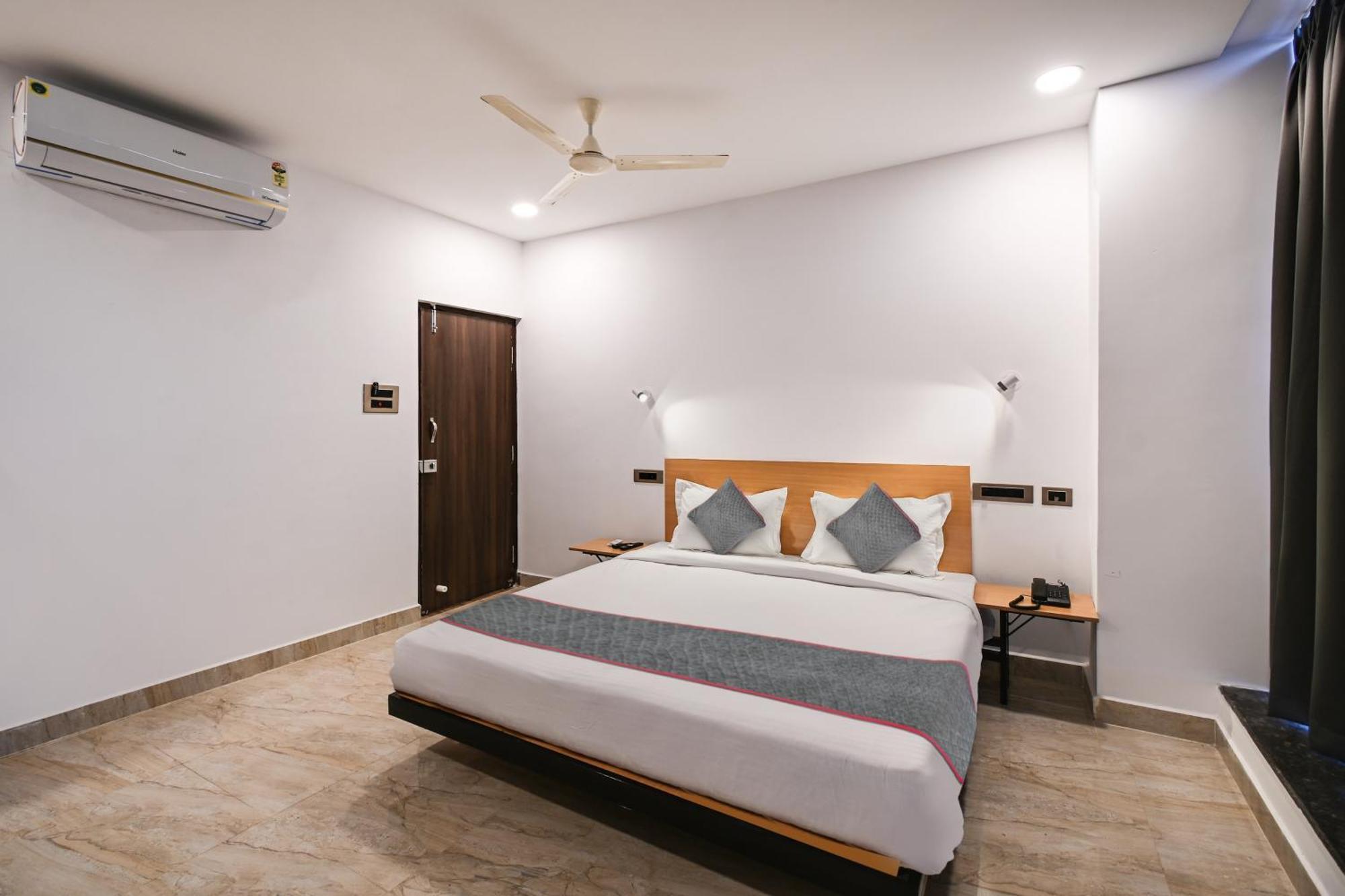 Super Townhouse De Alphabet Karmanghat Hyderabad Eksteriør bilde