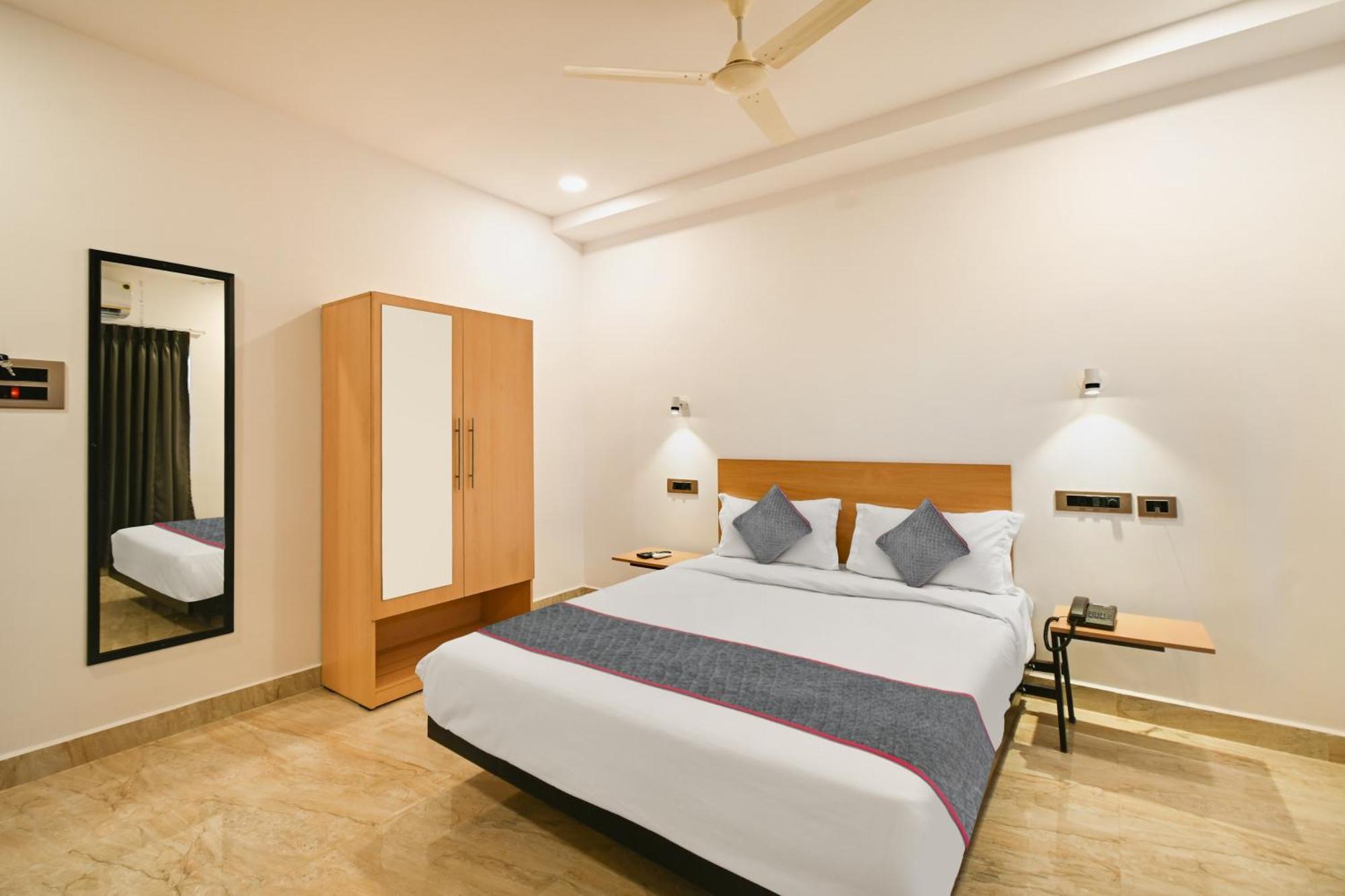 Super Townhouse De Alphabet Karmanghat Hyderabad Eksteriør bilde