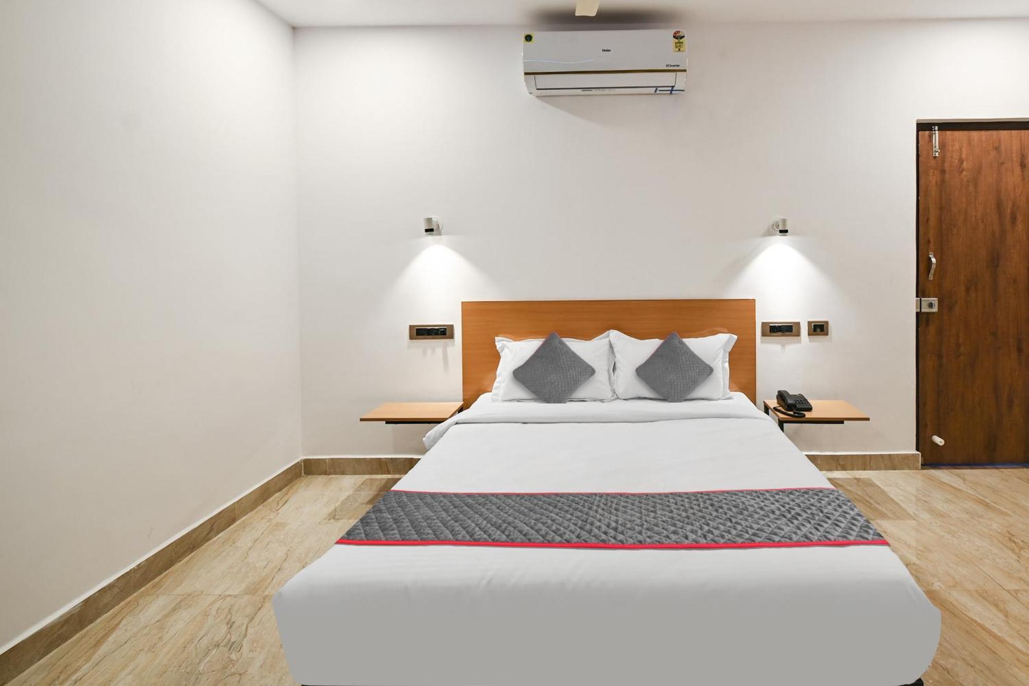 Super Townhouse De Alphabet Karmanghat Hyderabad Eksteriør bilde