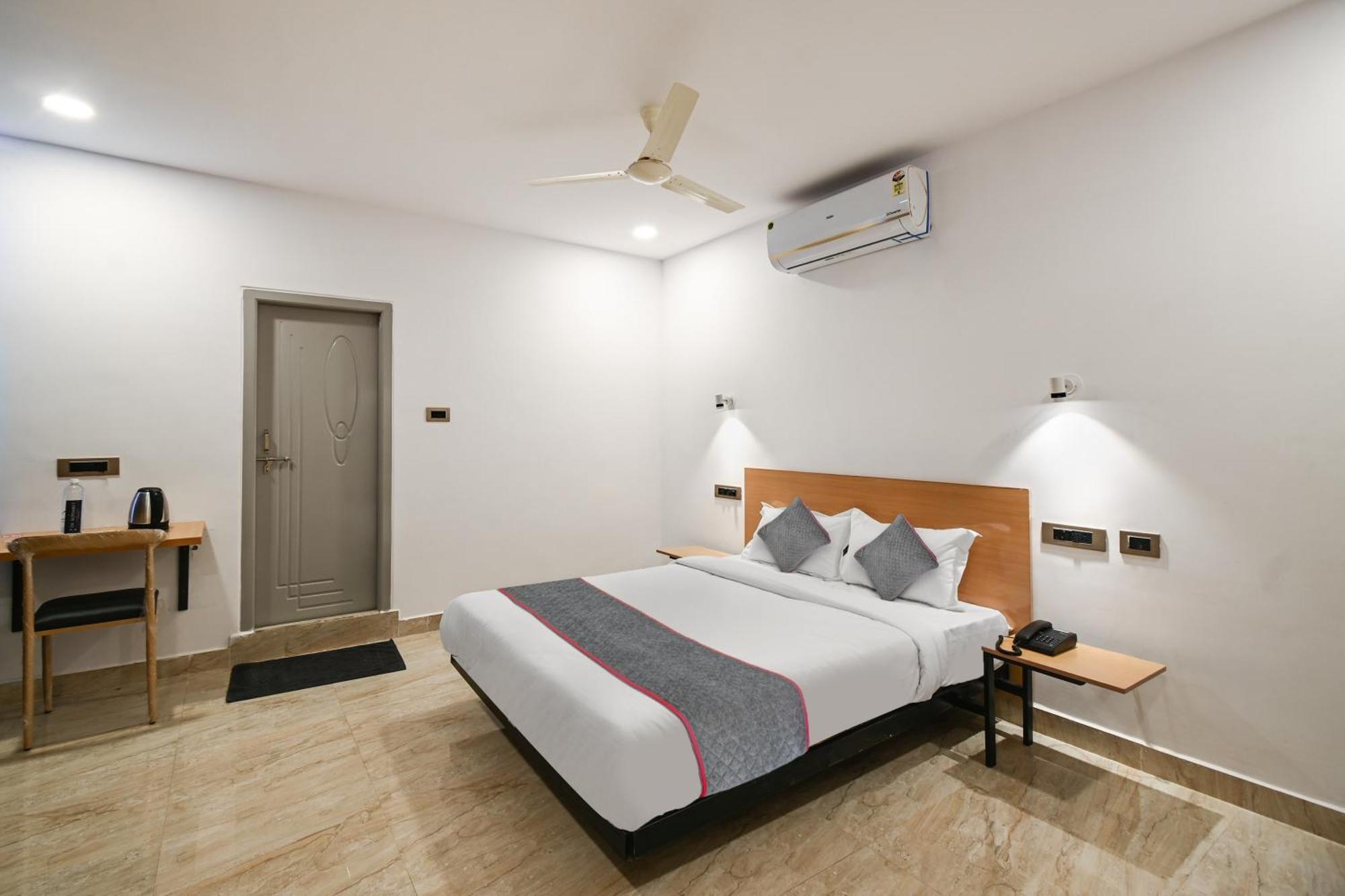 Super Townhouse De Alphabet Karmanghat Hyderabad Eksteriør bilde